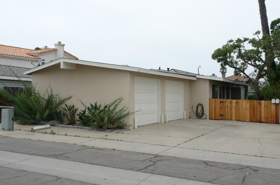 1245-1247 Devon Ln in Ventura, CA - Building Photo