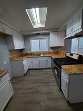 15012 Eastwood Ave, Unit 15012 in Lawndale, CA - Foto de edificio - Building Photo