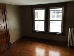 12 Hazelwood Ter, Unit 2 in Pittsfield, MA - Foto de edificio - Building Photo