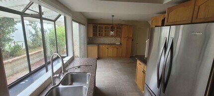 893 Calle Pinata in Thousand Oaks, CA - Foto de edificio - Building Photo