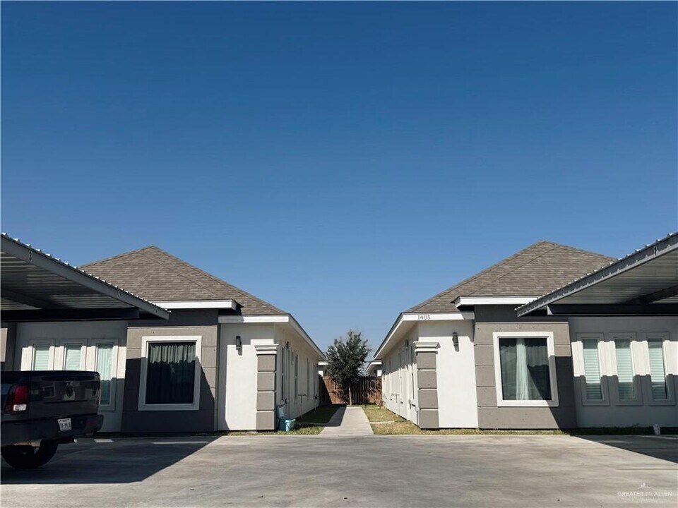 6 Yankton St in Alton, TX - Building Photo