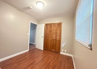 1433 Dillon Dr in Normal, IL - Building Photo - Building Photo