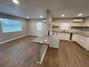 809 S Pierce St in Burnet, TX - Building Photo - Building Photo