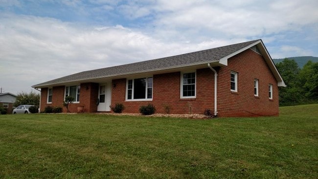5765 Bethlehem Rd in Boones Mill, VA - Building Photo - Building Photo