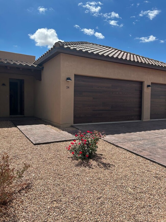 24 Pinon Doblado in Santa Fe, NM - Building Photo - Building Photo