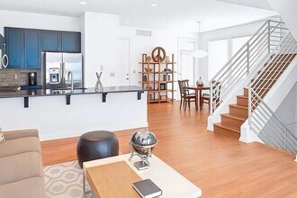 527 Oak St in Kansas City, MO - Building Photo - Building Photo