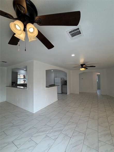 9210 Tacquard Dr, Unit 19132 in Hitchcock, TX - Foto de edificio - Building Photo