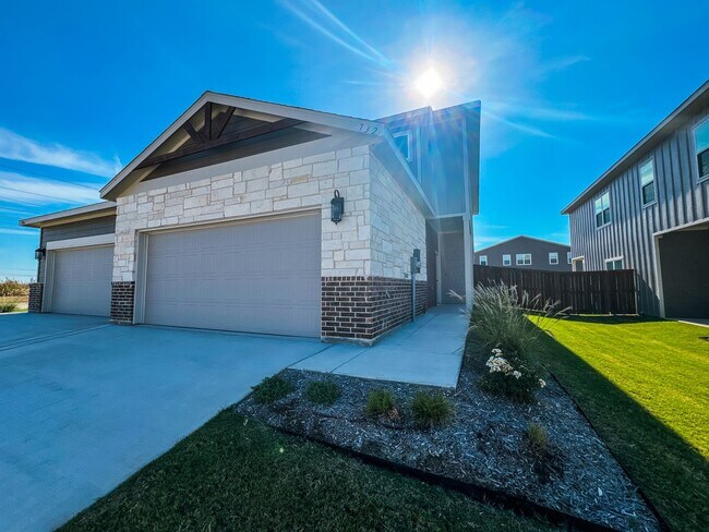 732-736 Blackland dr in Venus, TX - Building Photo - Building Photo