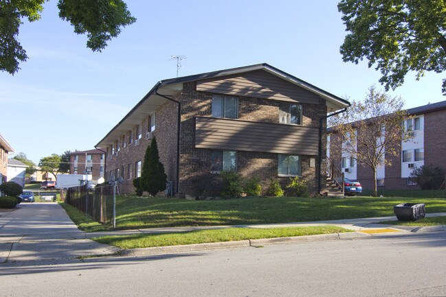 314 Sentinel Dr in Waukesha, WI - Foto de edificio - Building Photo