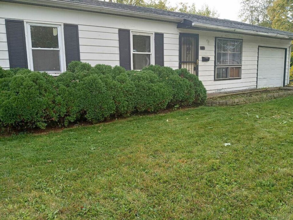 2460 Talandis Dr in Sauk Village, IL - Building Photo