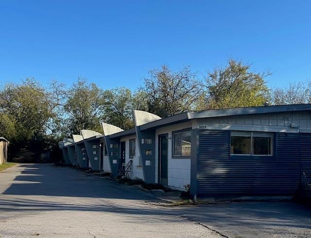 5213 Joe Sayers Ave in Austin, TX - Foto de edificio - Building Photo