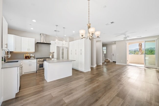 4393 Paxton Pl in Calabasas, CA - Building Photo - Building Photo