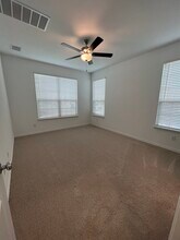 1124 W Yarrow Ave in Justin, TX - Building Photo - Building Photo