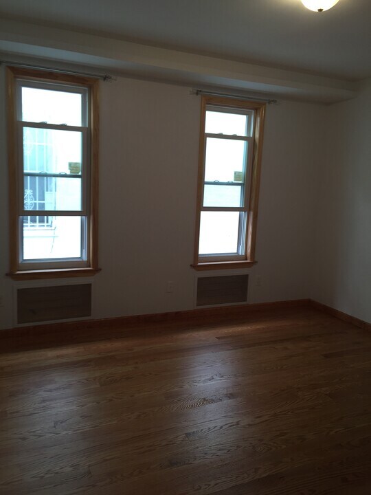 2802 W 8th St in Brooklyn, NY - Building Photo