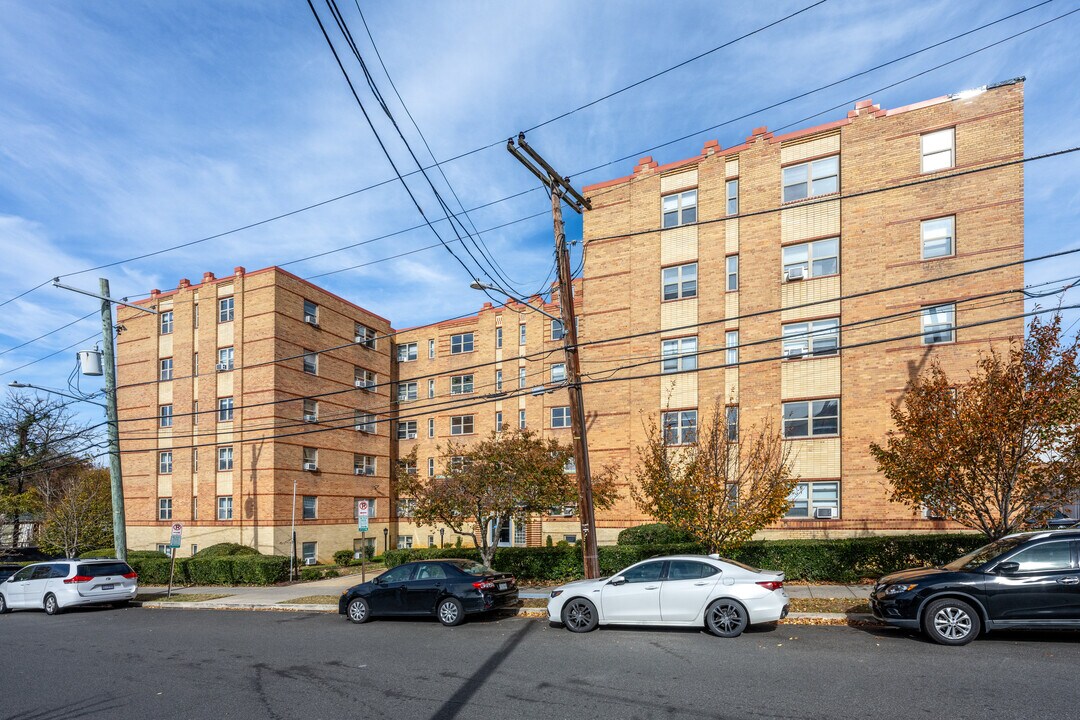 Macomb Gardens in Washington, DC - Foto de edificio