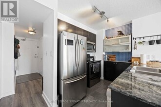 11 Brunel Ct in Toronto, ON - Building Photo - Building Photo