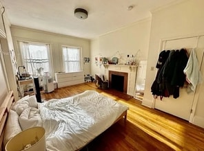 910 Beacon St, Unit 2 in Boston, MA - Foto de edificio - Building Photo