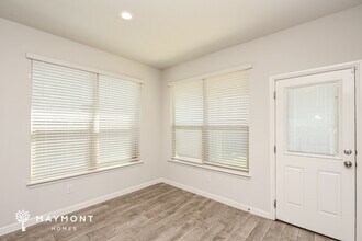 1028 Nelson Pl, Unit B in Burleson, TX - Foto de edificio - Building Photo