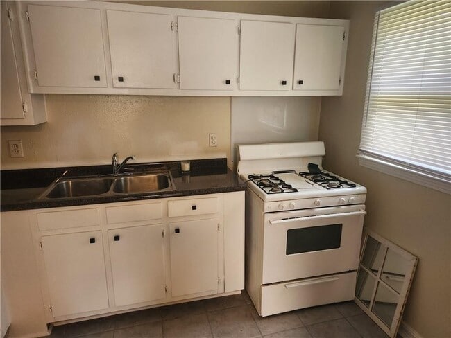 1304 Athey Rd in Mobile, AL - Foto de edificio - Building Photo