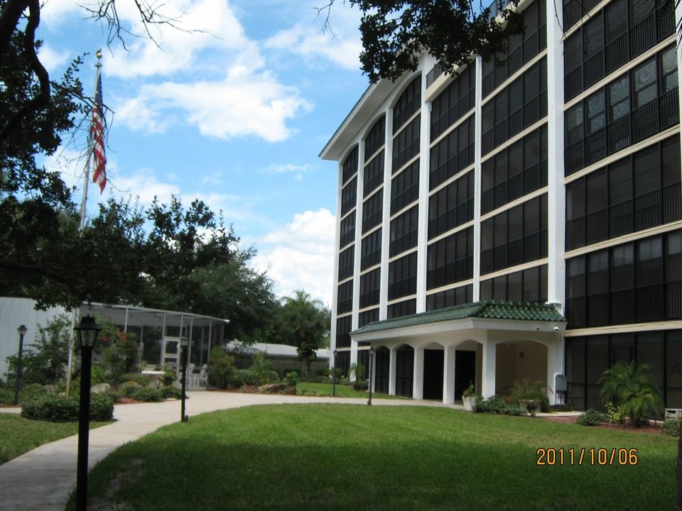 512 W Venice Ave-Unit -601 in Venice, FL - Building Photo