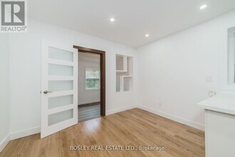 926 Kingston Rd in Toronto, ON - Building Photo - Building Photo