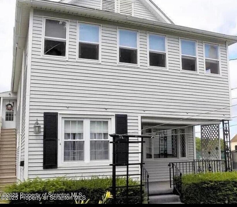 1906 Farr St in Scranton, PA - Building Photo