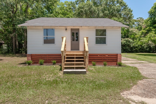 203 Paul St in Opp, AL - Building Photo - Building Photo