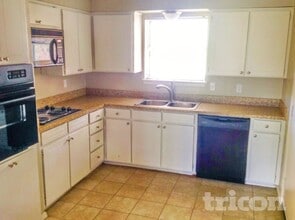 1721 Oak Tree Dr in Denton, TX - Building Photo - Building Photo