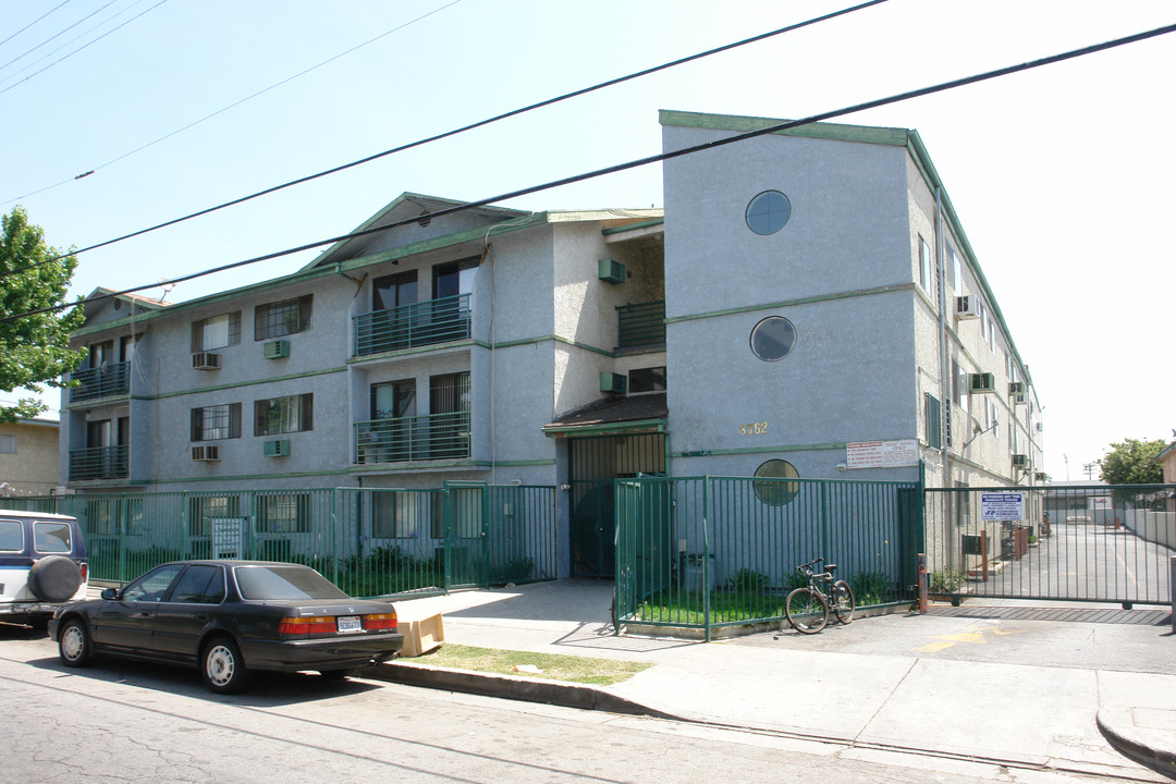 Langdon Villas in North Hills, CA - Building Photo