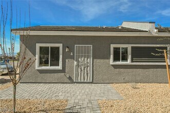 5018 Holt Ave in Las Vegas, NV - Building Photo - Building Photo