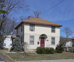 132 E Pulaski Rd in Huntington Station, NY - Building Photo - Building Photo