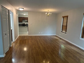 1127 Orleans Dr in Mundelein, IL - Building Photo - Building Photo