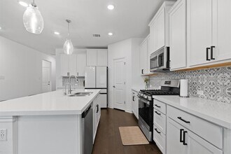 121 Gracie Wy in Hutto, TX - Building Photo - Building Photo
