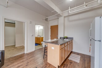 The Lofts @ 5 Lyon - Price Per Bedroom in Grand Rapids, MI - Foto de edificio - Interior Photo