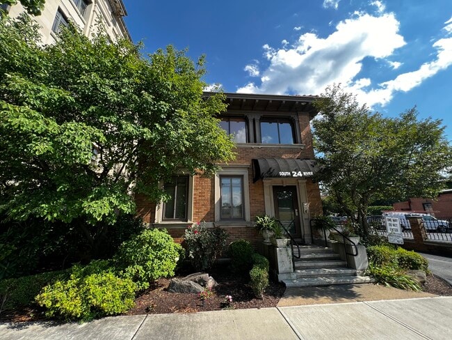 24 S River St, Unit 3rd Floor, Unit 3rd Floor