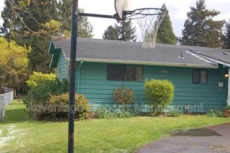 259 Walnut Dr S in Monmouth, OR - Building Photo - Building Photo