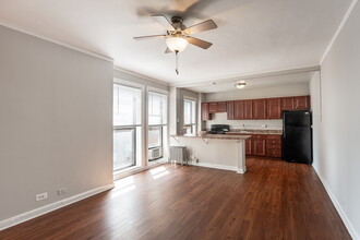 Wyndham Apartments in Chicago, IL - Building Photo - Interior Photo