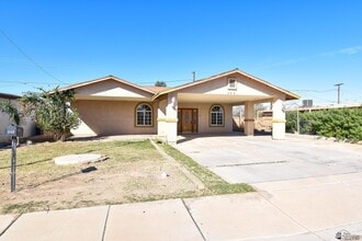 143 S Sunset Ave in Somerton, AZ - Building Photo - Building Photo
