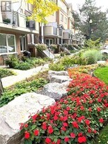 28 Sommerset Way in Toronto, ON - Building Photo