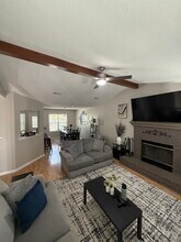 223 Karen Ct in Niceville, FL - Foto de edificio - Building Photo