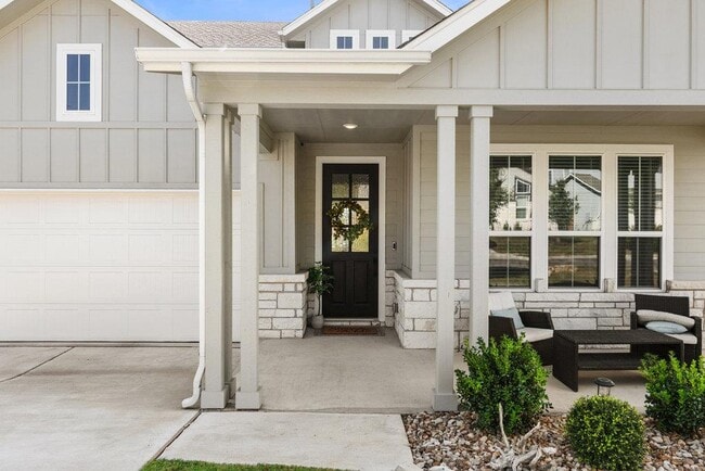 1005 Sage Thrasher Cir in Dripping Springs, TX - Building Photo - Building Photo