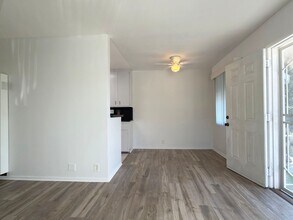 290 W 19th St in Long Beach, CA - Building Photo - Building Photo