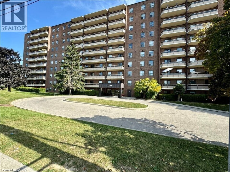 1100 Courtland Ave E in Kitchener, ON - Building Photo