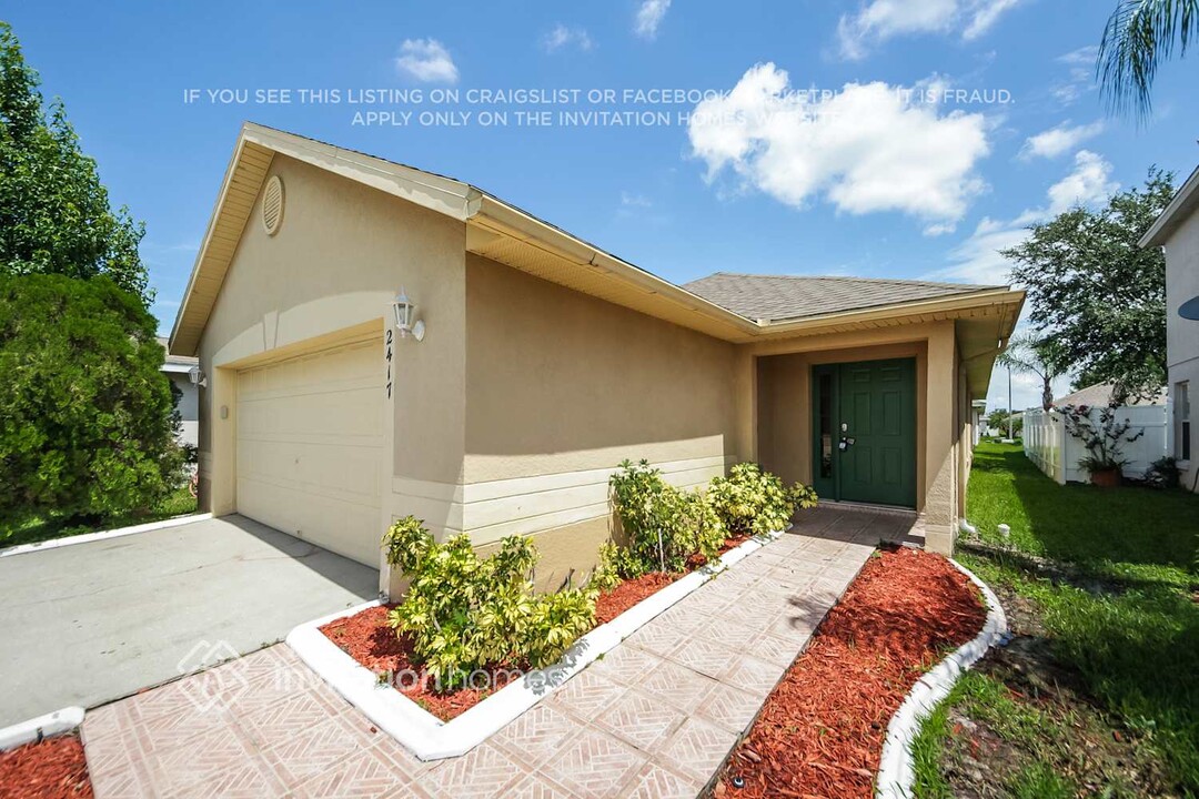 2417 Knightsbridge Blvd in Kissimmee, FL - Building Photo