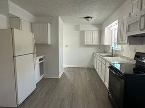 29 Holly Grove Rd in Griffin, GA - Building Photo - Building Photo