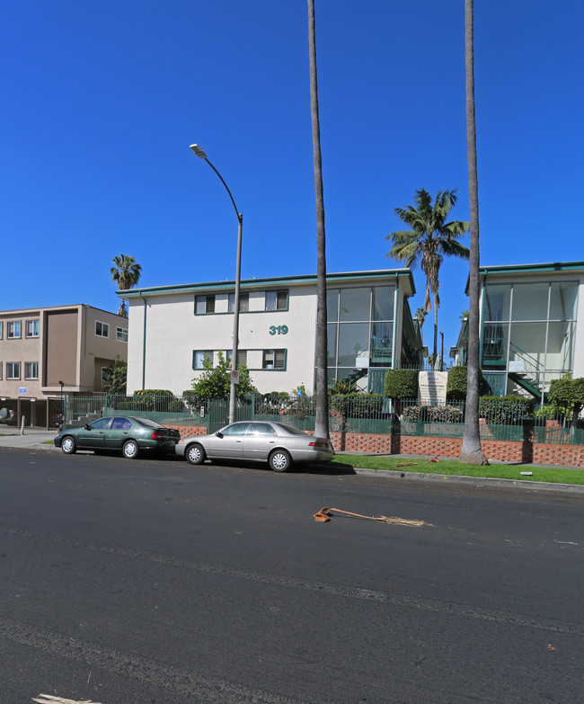 Mariposa Terrace in Los Angeles, CA - Building Photo - Building Photo