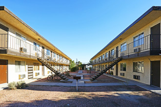 Rochelle Manor Apartments in Las Vegas, NV - Building Photo - Building Photo