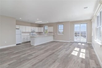 6 N Midland Ave in Nyack, NY - Foto de edificio - Building Photo