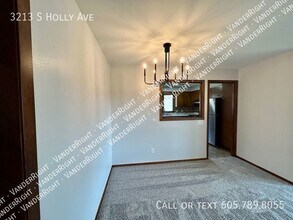 3213 S Holly Ave in Sioux Falls, SD - Building Photo - Building Photo