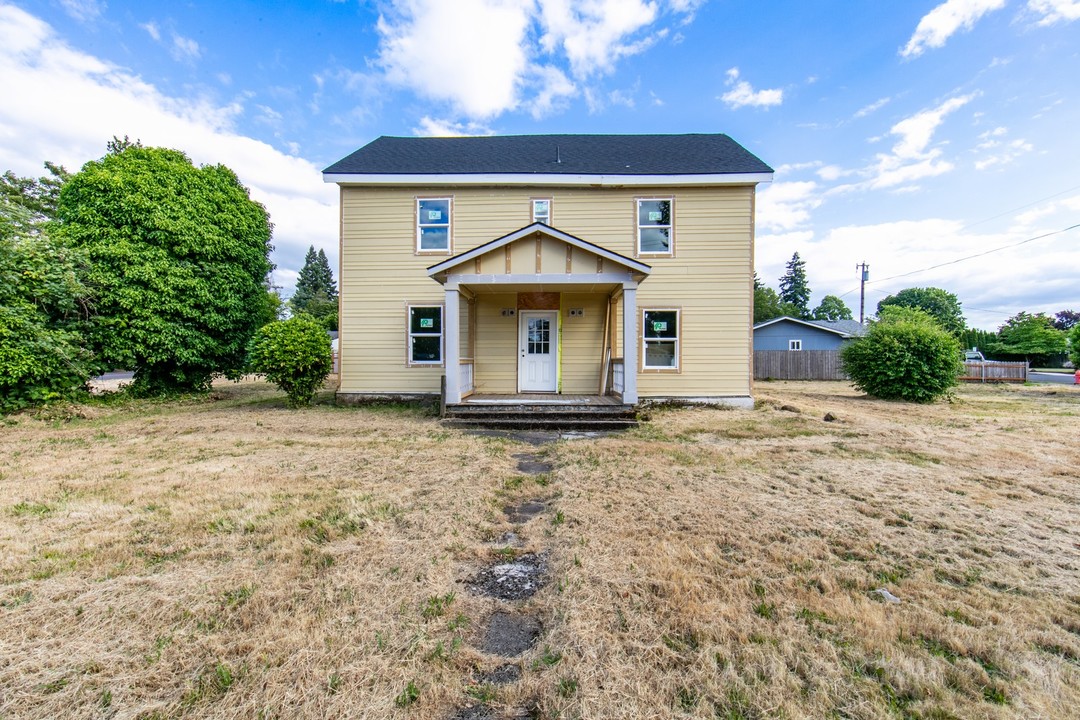 525 SW 4th Ave in Canby, OR - Building Photo